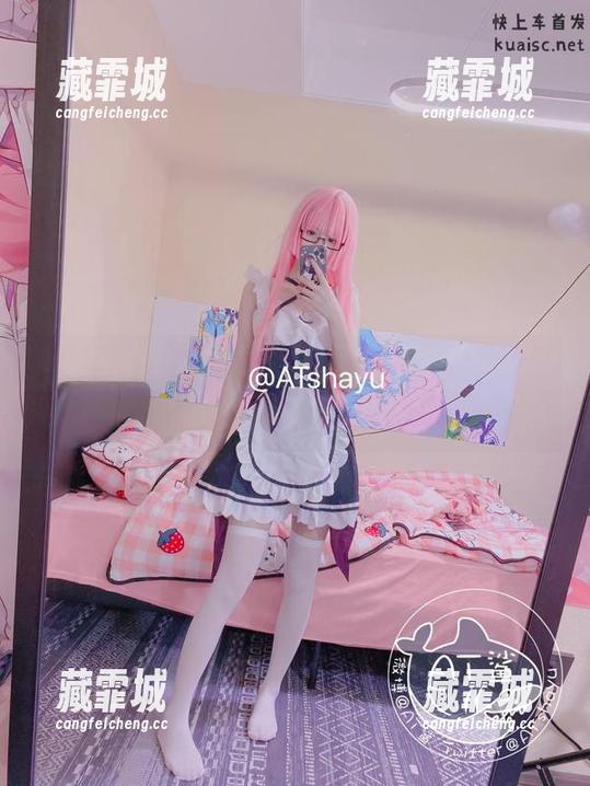 AT鲨 AT鲨果然适合所有姿态,连裸足也如此有型,这套图让人回味无穷!