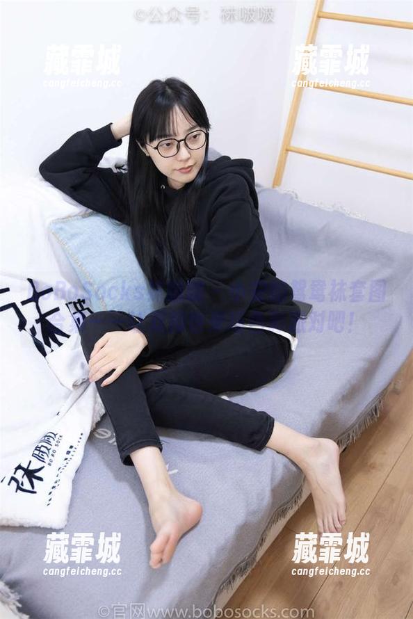 BoBoSocks袜啵啵-小安 BoBoSocks袜啵啵 - 小安的鸳鸯袜套图合集——让双脚也来场色彩派对吧!