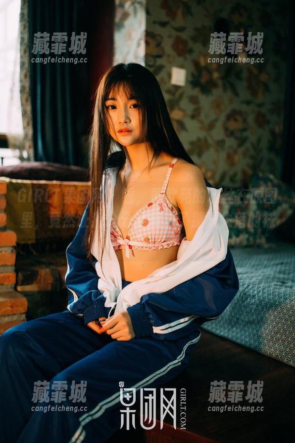 GIRLT果团网-黄歆苑 GIRLT果团网 - 看,黄歆苑的灰丝在原图里,竟然让我分分钟想起了那只失落的袜子!
