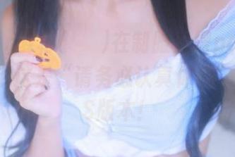 看Habin夏彬(하빈)在制服里摆pose，难怪有人说这是“请务必认真休息”最新COS版本！