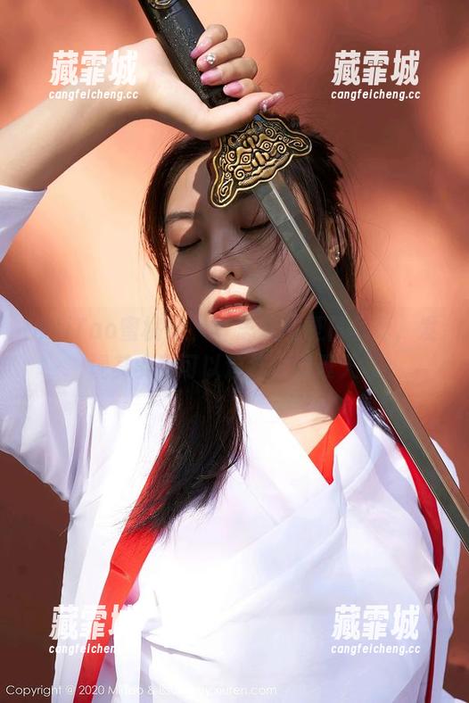 MiiTao蜜桃社-许思铭 MiiTao蜜桃社 - 许思铭的夏日写真,发现其实还可以这样度过夏天。