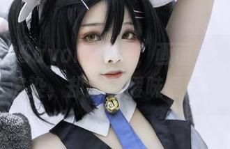 灰丝下的SayoMomo，画面没有圣光的渲染，却满载暧昧气息。