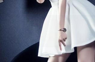 TouTiao头条女神 – 信悦儿的清纯美图精选：扎心又甜蜜的小愉悦。