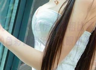 UGirls尤果网 – 赵伊彤这组比基尼写真，图包里的色彩饱和得让人眼睛不敢移开。