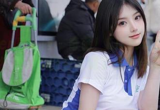 Xiuren秀人网 – 奇葩！Elise谭晓彤竟然把美腿图包做成了资源合集