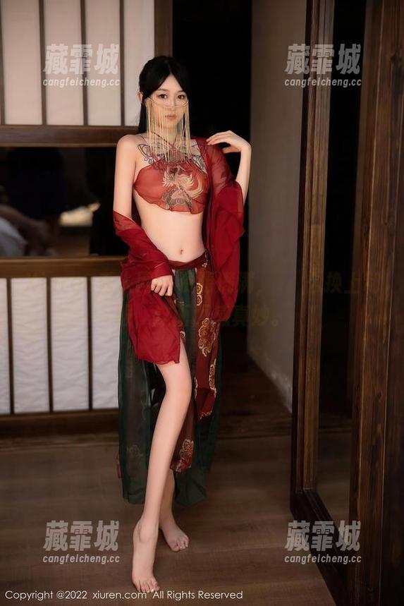 Xiuren秀人网-婠婠么 Xiuren秀人网 - 资源满满,婠婠么换上制服,这画面感真妙。