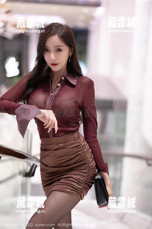 Xiuren秀人网 - 图集：王馨瑶Yanni的裸足，随意却让人想拖着你的目光四处逛逛。