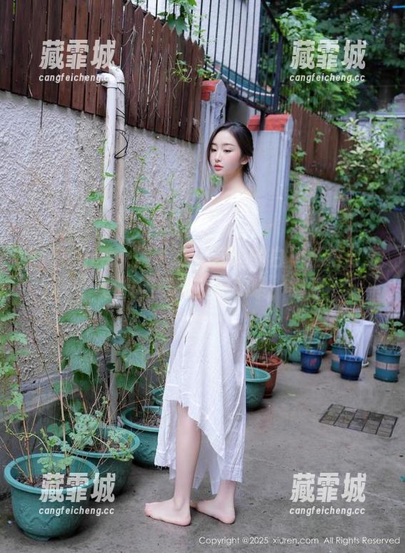 Xiuren秀人网-龙泽美曦 Xiuren秀人网 - 龙泽美曦的白裙私拍合集:这衣服可是我妈的哦,嘻嘻