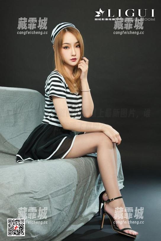 丽柜 - 当小璐璐的美脚遇上最新图片，谁还在乎飞机呀？
