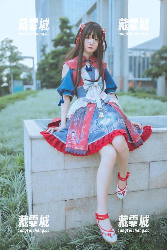 五更百鬼 五更百鬼的制服私拍奇遇:该穿啥别怂起来就好