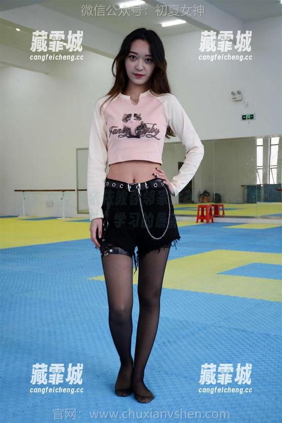 初夏女神-依依 初夏女神 - 依依教你邻家女孩是怎么“假装”学习的最新版
