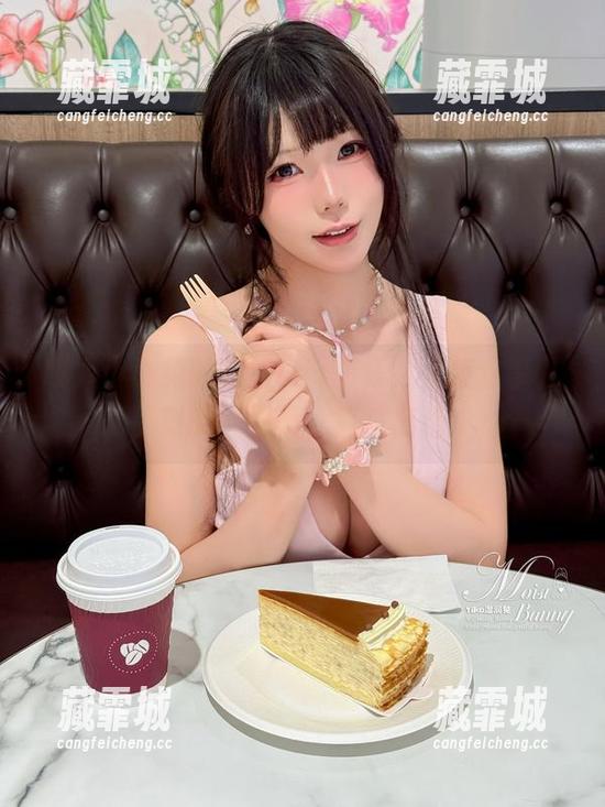 咬人小小兔 咬人小小兔的空姐cos图集,飞行这事儿,刺激又温柔,简直离谱。