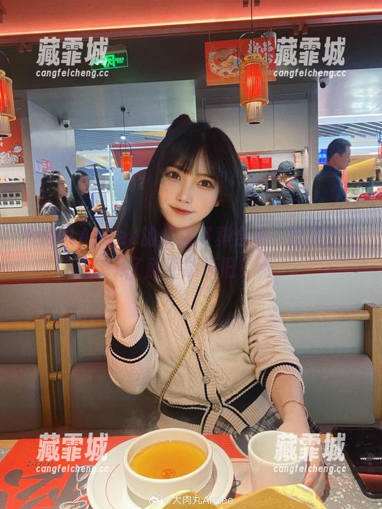 大肉丸Amiee 大肉丸Amiee的校服写真合集,谁说毕业了就不能怀旧?