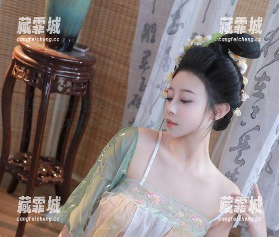 奈汐酱Nice的女仆作品——若隐若现的温柔，咳，不过这并不妨碍我暗暗反复咀嚼。