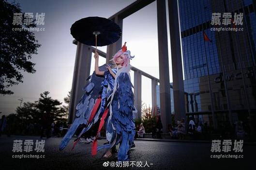 奶狮不咬人 原图里的奶狮不咬人,赫萝好像在轻轻撒娇?这是一种什么魔力啊!
