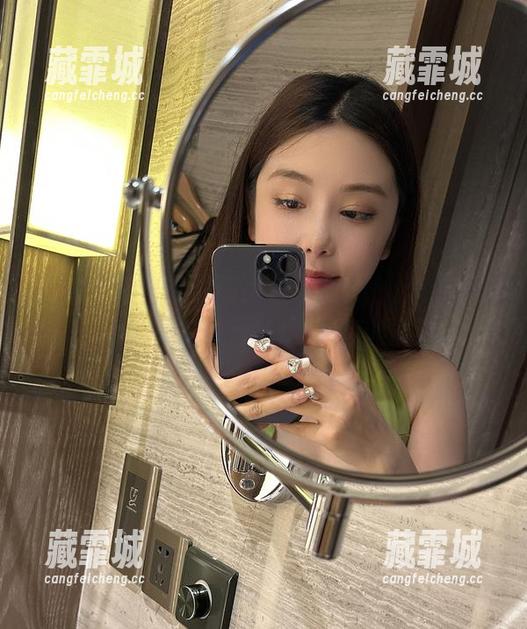 奶雯 微密圈 - 奶雯黑色比基尼写真一出,我的下载进度条也开始划线奔向整齐!