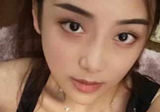 微密圈 – 来看奶雯的美脚原图分享，趁热打铁，踩到我的小心心上！