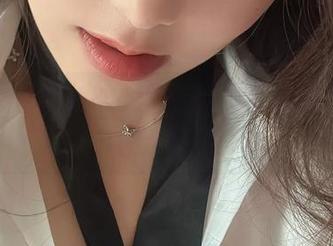 微密圈 – 黑丝的柔软，奶雯在高清壁纸里轻声耳语