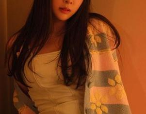 这套装是姜仁卿(강인경)的吗？我竟然被图集里的细节吸引得停不下来。