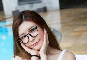 尤物馆 – 当陈怡曼coco遇上灰丝，嗯…这画风好像怪怪的？
