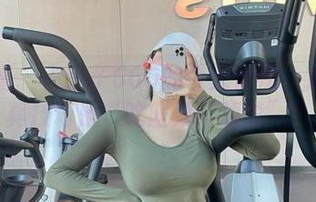 微密圈 – 左公子666的今天很辣：我的写真技巧是“吃坚果不掉渣”！