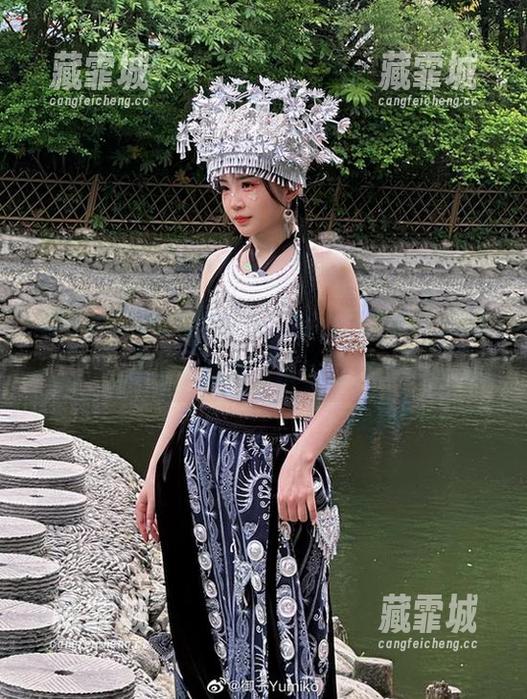御子Yumiko 御子Yumiko的白色,图包开个头,资源里或许暗藏了些小巧思。
