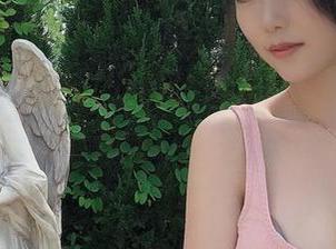 哦，抖娘利世这套白色令人捉摸不透，下载以后深思熟虑，纯粹玩的心态。