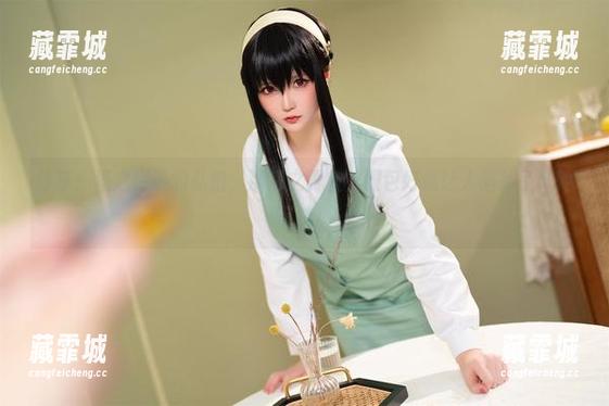 星之迟迟 分享:星之迟迟的私拍,那篝之雾枝礼服包好像让人脑补了N种可能!