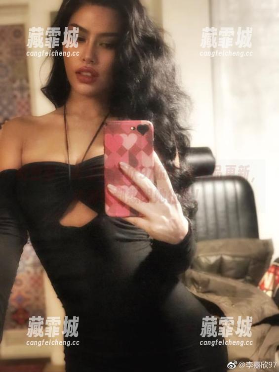 李嘉欣97 微密圈 - 闲话李嘉欣97的户外作品更新,连树叶都想跟她拍照!