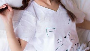 果团网 – 惊叹！莫雅琪在水手服里的图包内容，居然这么不走寻常路！