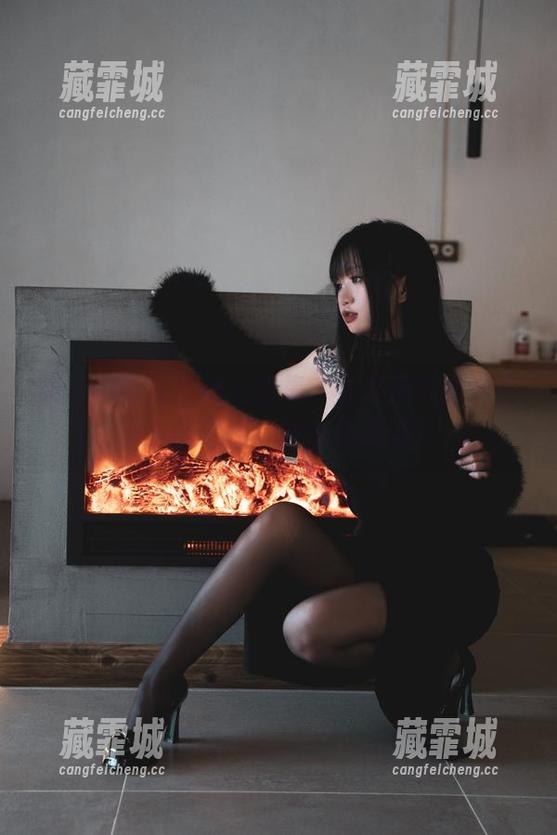 柒柒不可爱 柒柒不可爱与美足合集,光是看就能产生小小的心悸,谁能抗拒呢?