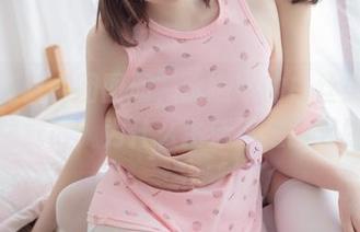 打开森萝财团图册，水嫩嫩的白丝美足让我突然觉得，为什么生活不是四只脚呢？