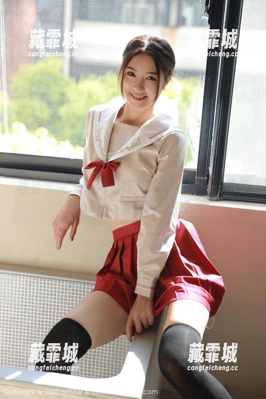 模范学院-佟蔓baby 模范学院 - 从网盘打开体操服照——佟蔓baby好像在说什么?