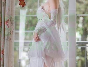 樱落Selena的礼服照片合集，让我期待她下一次的“戏服群演”，哈哈，随便一穿，都是电影感！