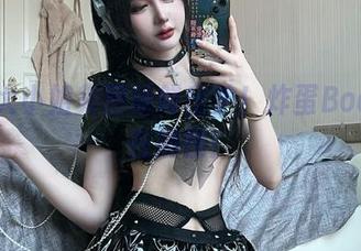 黑帮大小姐美图新鲜出炉！炸蛋Boom又在搞怪！