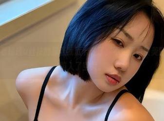 微密圈 – 看瑜瑾u丝袜的那张我就卡住了，不知道是被美丽吸引还是陷入了空灵。