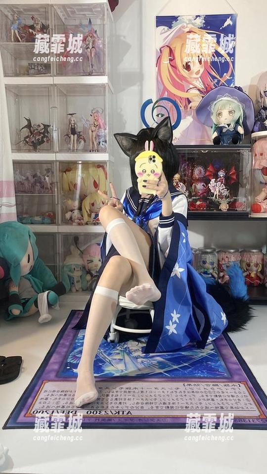 白栎Shirly 白栎Shirly美脚照片街拍:你在忙?可我只想看腿!