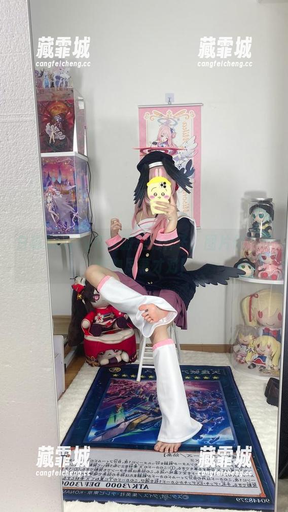 白栎Shirly 白栎Shirly在校服里的样子,图片似乎要亲吻屏幕才对!