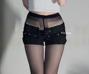 微密圈 – 这才是“白龙猫女”教你穿珠光袜的正确姿势！赶紧下载作品集哦！