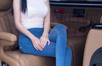 秀人网 – 别说你抗拒优琪琪子yuki的自拍套图，下载吧，反正你也忍不住想多看几眼。