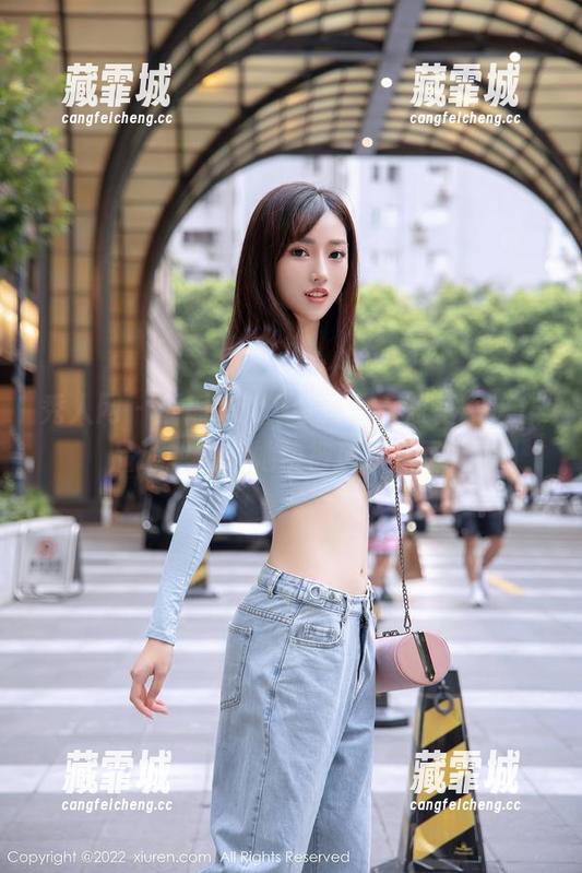 秀人网 - 瑶瑶baby今天又穿短裙，这作品让我觉得她快被风吹走了？