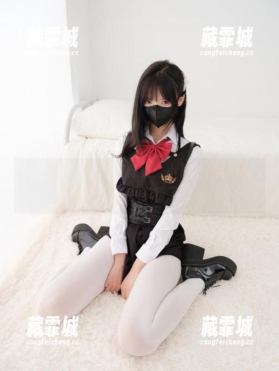 紧急企划-小恩 紧急企划 - 最新写真集:小恩的黑丝JK,好吧,也许我多看了几眼?