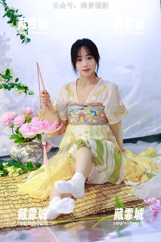 绮梦摄影 - 伊伊黑白图库：下载后你也能体验一下“高冷”的气质