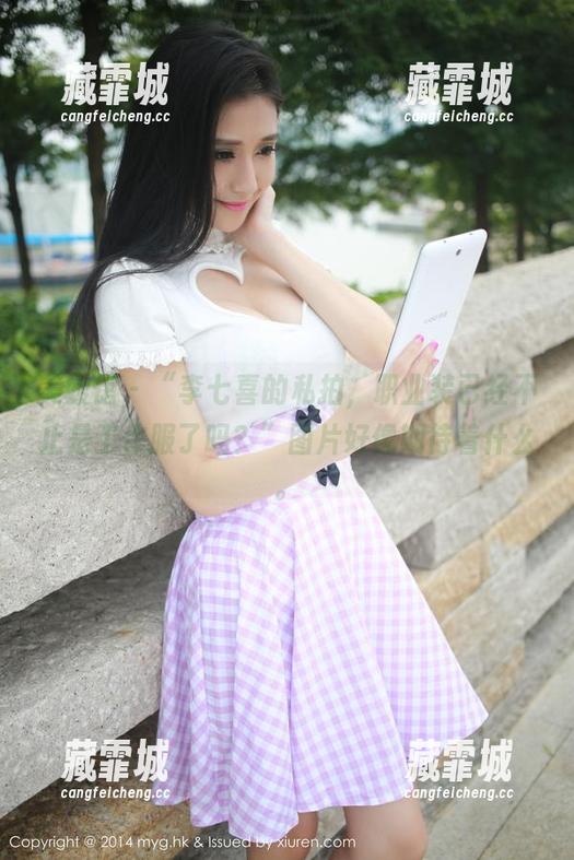 美媛馆 - “李七喜的私拍，职业装已经不止是工作服了吗？”图片好像期待着什么。
