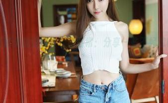 美媛馆 – 高清美桃酱的办公室日常：分享一些不经意的“小动作”
