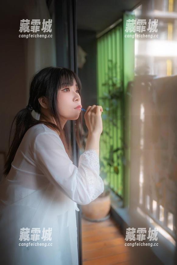 自闭颜球球 自闭颜球球全集:轻飘飘的白裙,真让人闲思