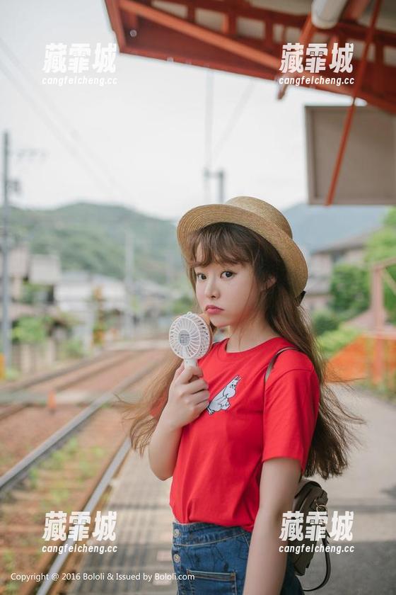 菠萝社-AngelaLee李玲 菠萝社 - 让人窒息的AngelaLee李玲黑色写真:有没有关于呼吸的警告?哈哈,别太认真啊!