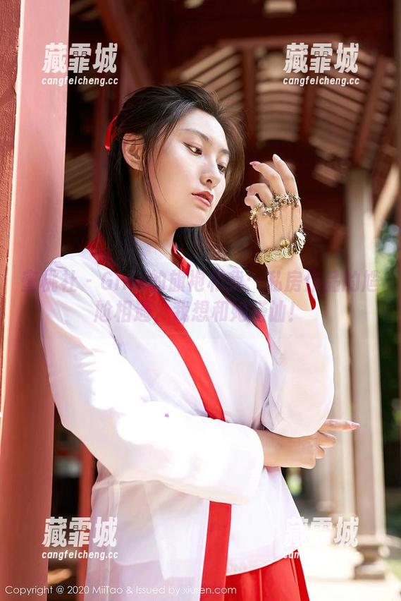 蜜桃社-Gina 蜜桃社 - Gina的旗袍和我:私房作品的尴尬相遇,我想和她搭讪!