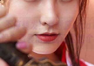 蜜桃社 – 不停转发！爱丽莎Lisa最新旅拍集——没在意表情的我还是这个样子？