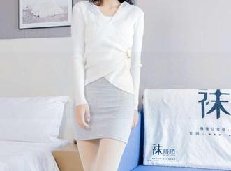 袜啵啵 – 黑皮鞋与小淳：想下载这双鞋子吗？哈哈，图在这里！